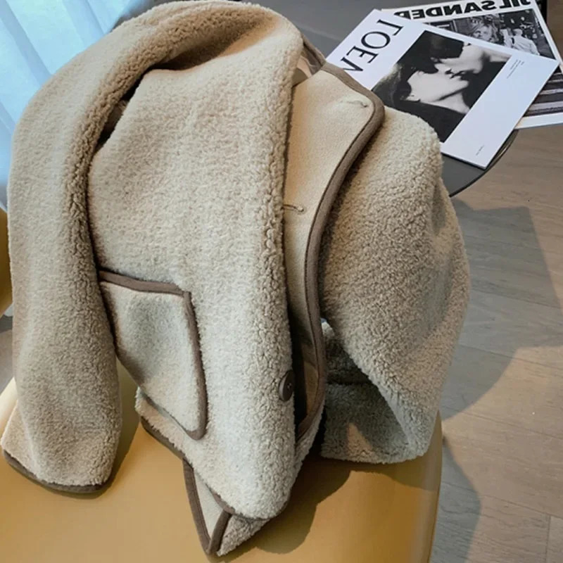 Winter Loose Short Thickened Lamb Fur Jacket Simple Style Small Size Elegant Top Polyester Fiber Full Sleeve Coat 251103