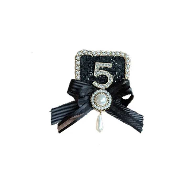 Luxury Women Big Crystals Pearl cc 5 Figure Corsage Brooches Y251111