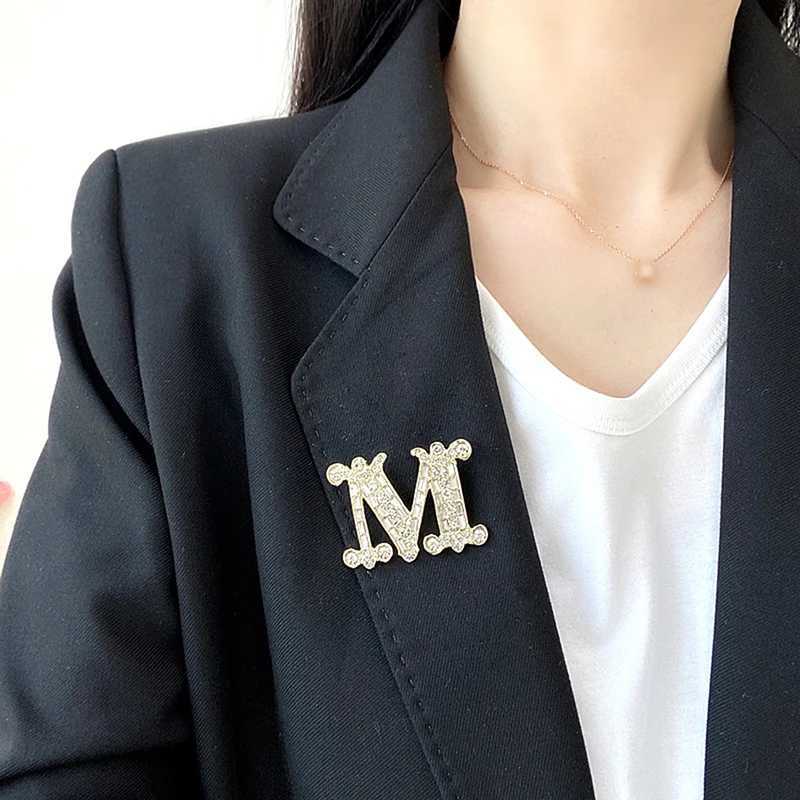 Luxury Crystal Zircon M-letter Brooch Pin For Backpack Collar Lapel Pin Brooches Women Baroque Alphabet Initial Pins Wedding Jewelry Y251111