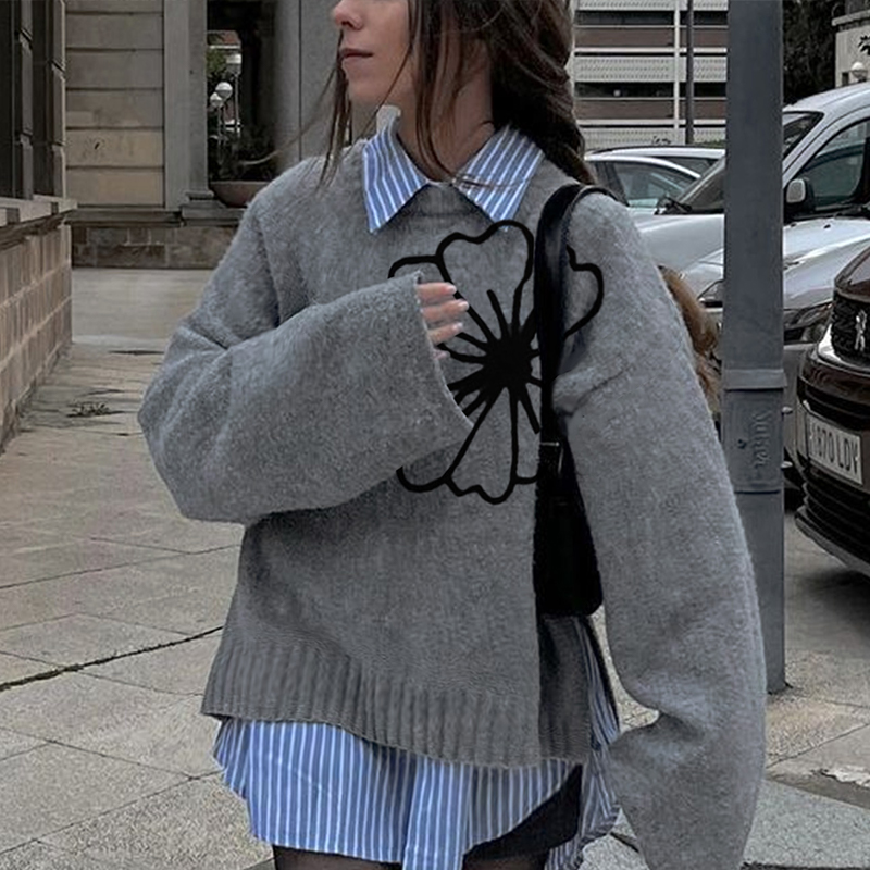 Women's color-block top, round-neck long-sleeved sweater, flower embroidery, slit at the bottom, casual street chic, popular in autumn and winter