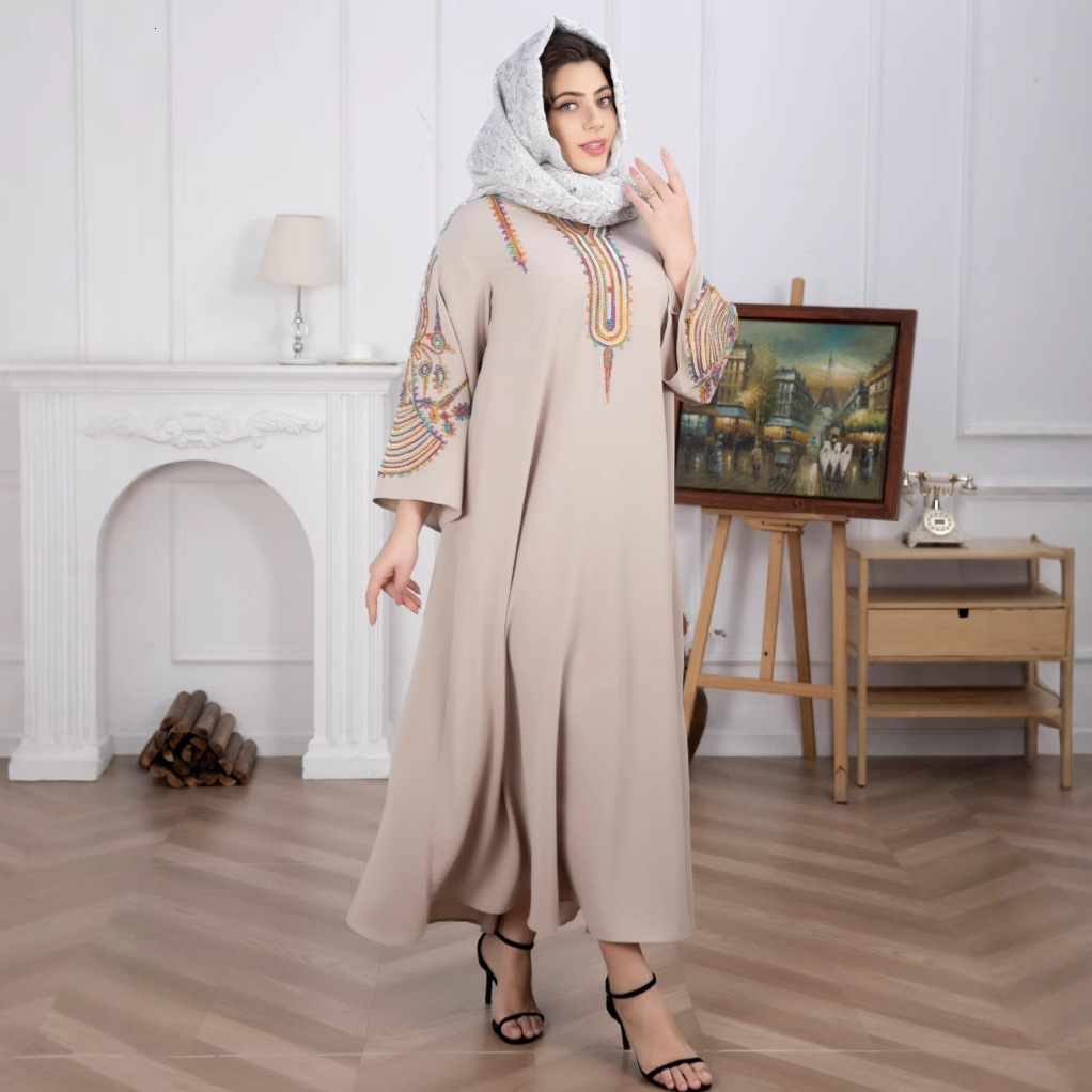 Large size women's new Muslim pullover dress embroidered robe