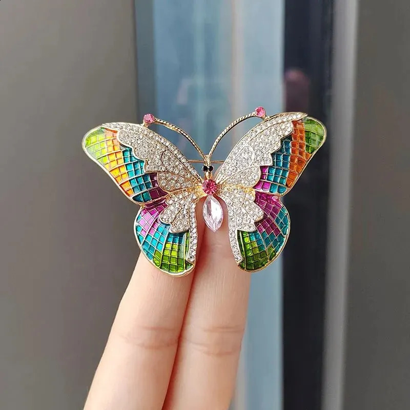 Fashionable multicolor alloy butterfly breast womens metal crystal insect party birthday winter jewelry 250410