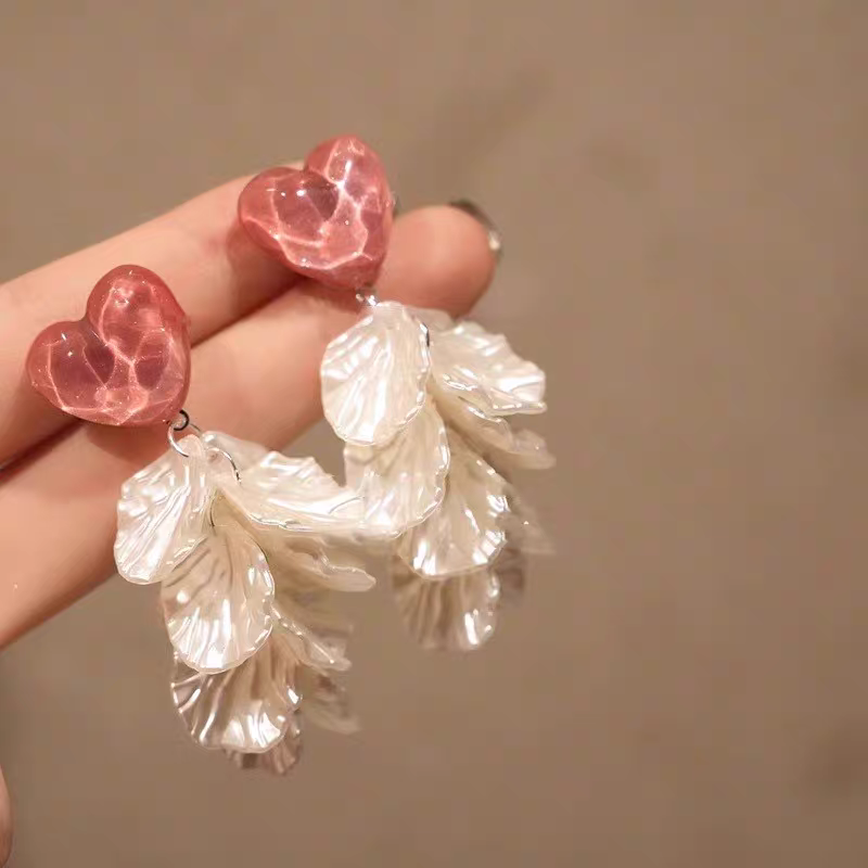 Chic Love Shell Design Tassel Earrings with Dangle Style