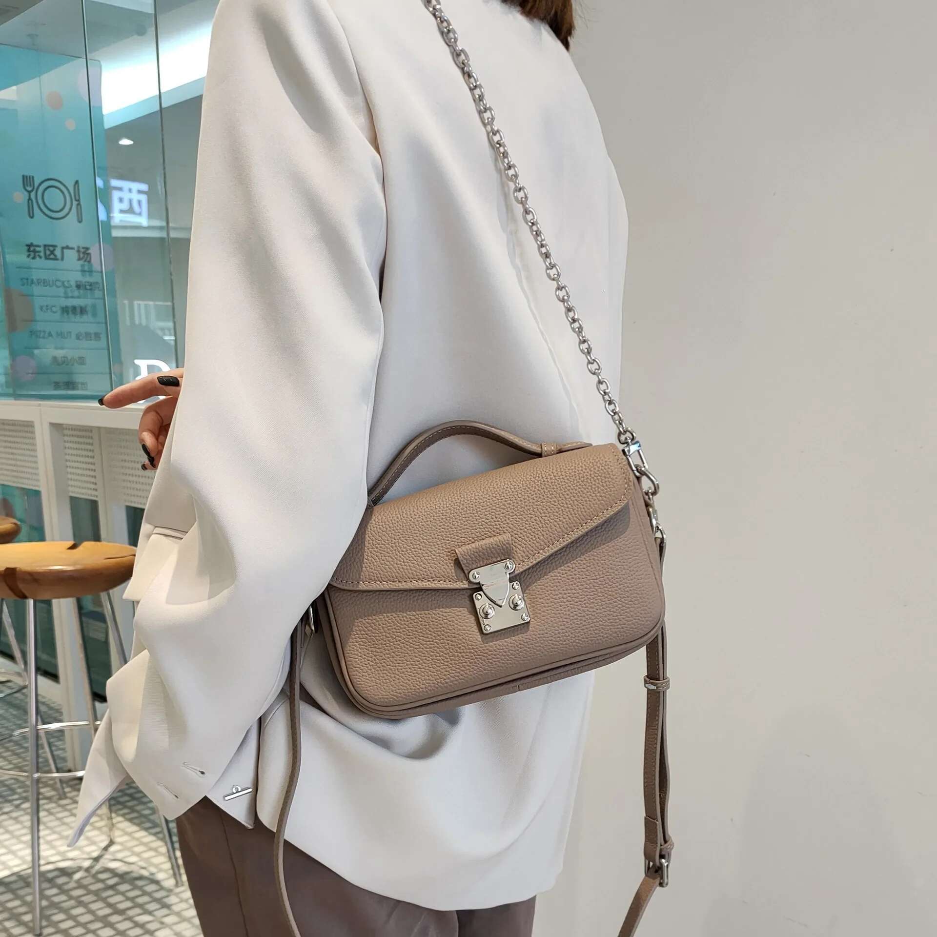 Chain Versatile Fashion Commuter Handbag Single Shoulder Messenger Bag High Grade Leather Top Layer Bags designer handbags women Women