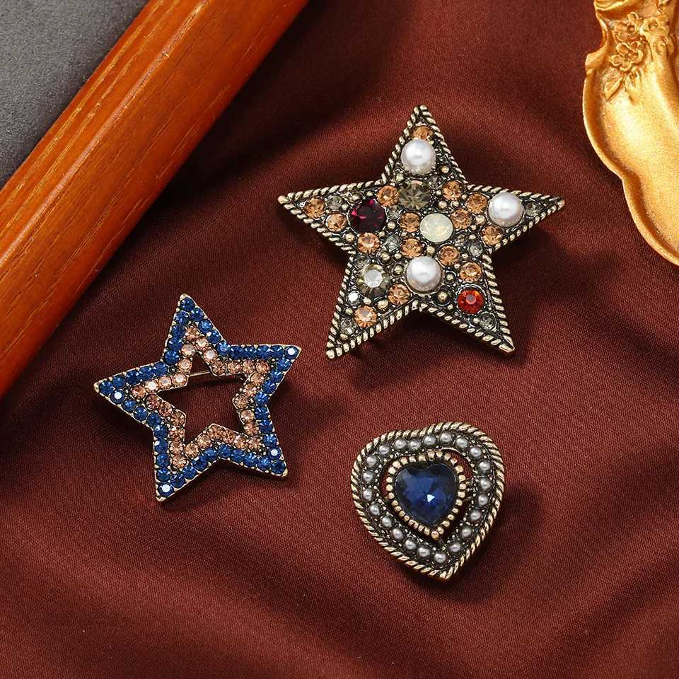 Luxury Vintage Women Men Elegant Crystal Heart Bee Chains Brooches Badges Fashion Exquisite Unisex Cross Pearl Pins Accessories Gift Y251111