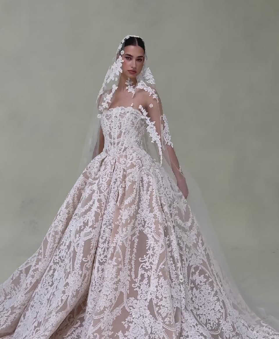 Luxurious Lace Ball Gown Wedding Dresses Strapless Sleeveless Bridal Gowns Simple Lace Up Robe De Mariee Customized