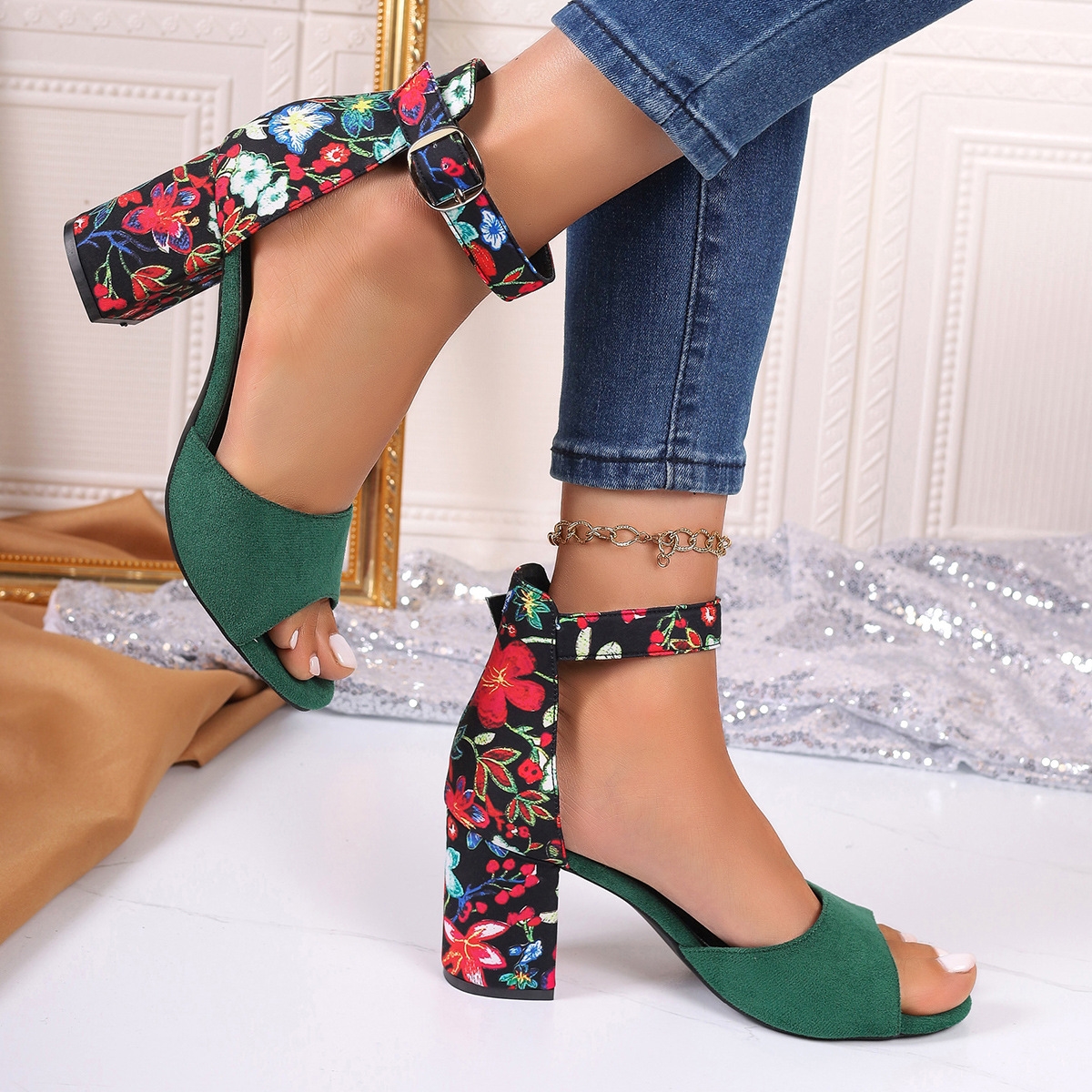 New European and American fashion large size embroidered thick heel women's sandals women's buckle high heel sandals 36-43 free shipping