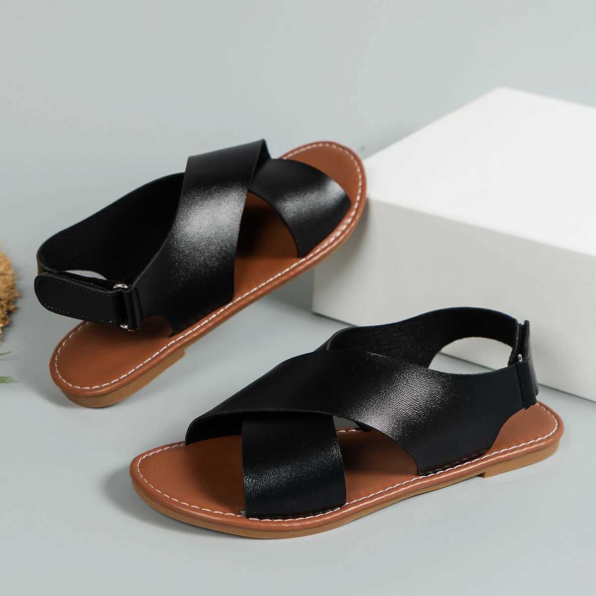 New Trend Womens Sandals Summer Buckle Flat Shoes Womens Beach Shoes Solid Strap Peep Toe Womens Sandals Plus Size 43XJ250410
