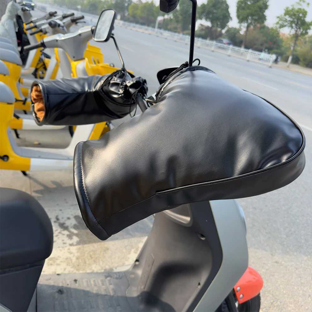 Motorcycle waterproof PU handlebar cover winter battery car windshield gloves warm handle thickening to keep warm and cold-proof S25118