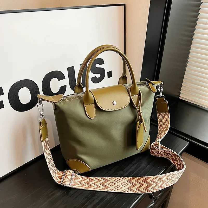 Simplified Tote Shoulder Bag Large Capacity Commuter Bag Womens Handbag Computer Bag Soft Oxford Fabric Polyester LiningT251110