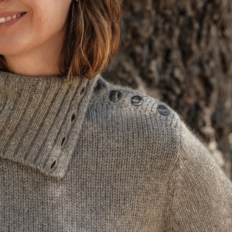 Women's solid-color tops, long-sleeved pullovers with turned-up collars, asymmetrical collars with buttons, casual streetwear St. Patrick's 