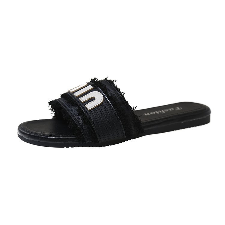 Ladies 2025 summer new small fragrant flat slippers wear fashion casual French fringe hundred with skirt beach flip-flops