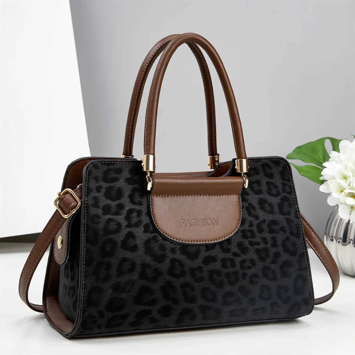 New Ladies Casual Fashion Bag Large Capacity Trendy Luxury Lightweight Handbag Polyester Lining Zipper Closure Crossbody BagT251110