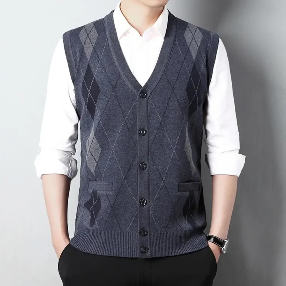 Geometric pattern cardigan fashionable mens Vneck vest with button clre pocket comfortable knit for middleaged and elderly men in autumn 250411Z