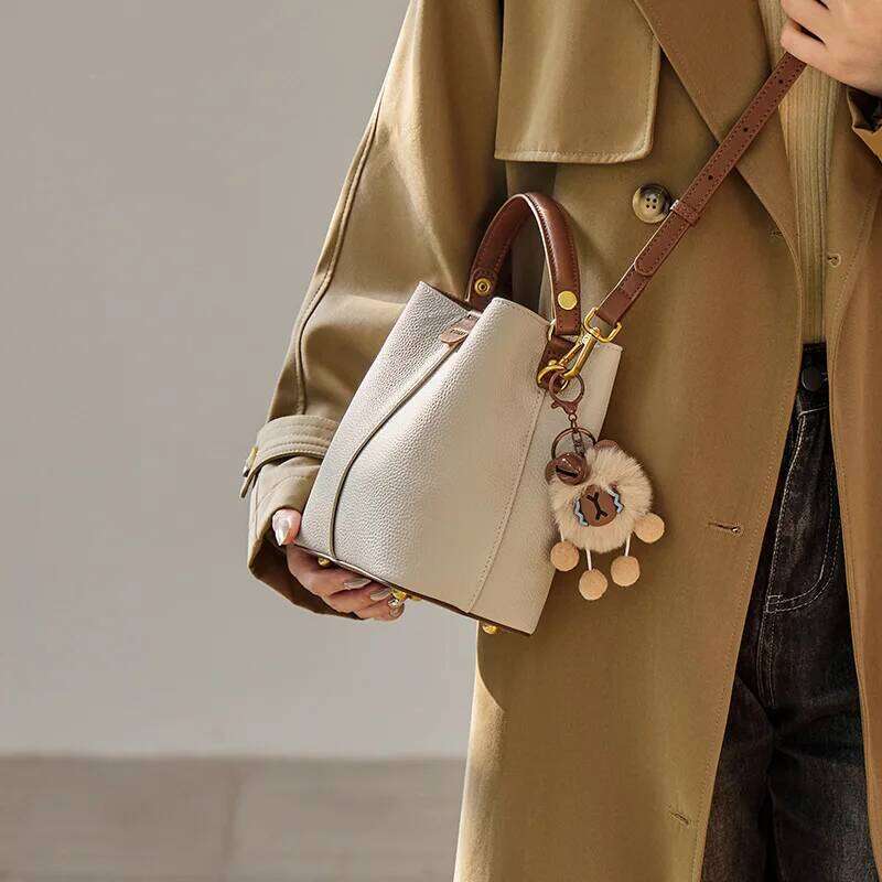 2025 New Women's High-End Foreign Style Popular Versatile Crossbody Cowhide Bag Fashionable Hand-To-Hand Bucket
