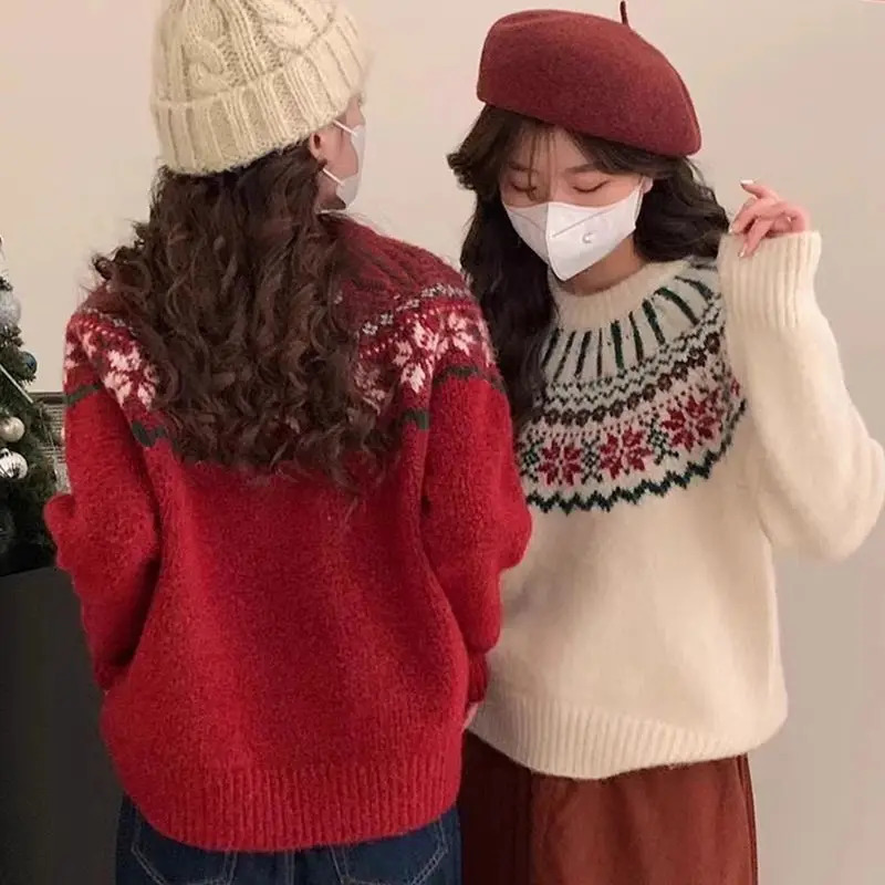 Korean style jacquard soft waxy snowflake embroidered sweater round neck retro loose Christmas sweater for women 251106