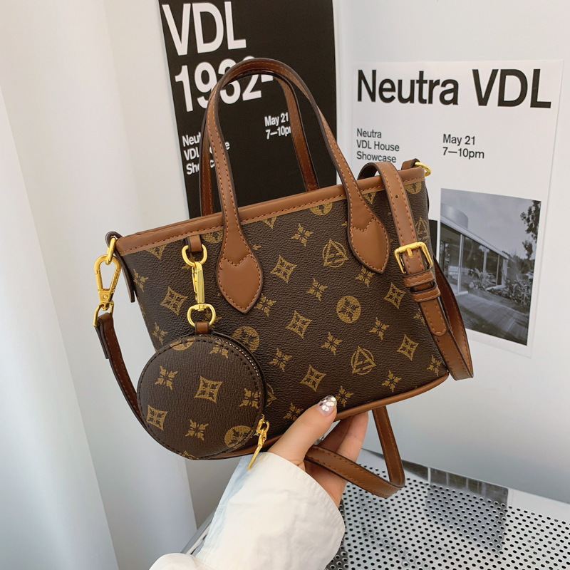 High-quality bucket bag, free home delivery, new designer women's stylish versatile trendy shoulder bag, luxury niche printed crossbody bag, clas