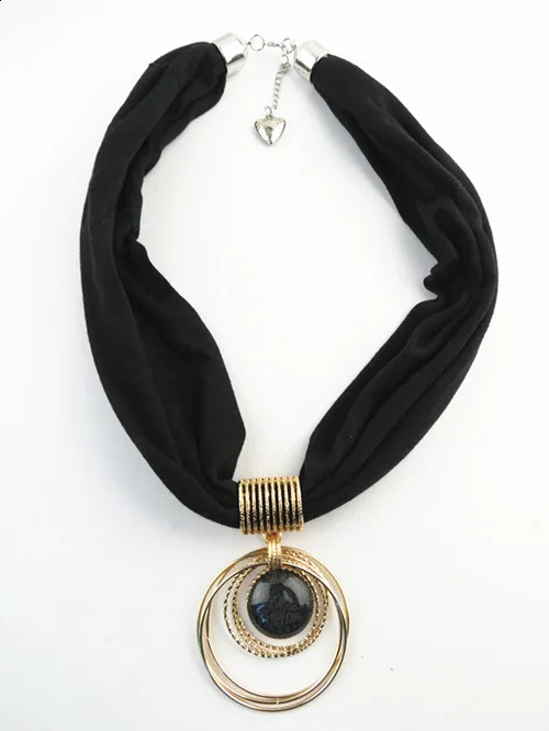 Classic Womens Pendant Necklace Ring Scarf Making DIY Scarf Size 60cm * 40cm Solid Simple Womens Scarf Accessories Wholesale 250409