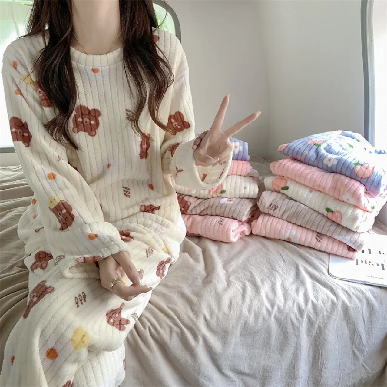 Coral Fleece Women Pajama Set Warm Winter Sleepwear Cozy Loungewear Bear Peach Print Nightwear Christmas Gift for Girls 251106