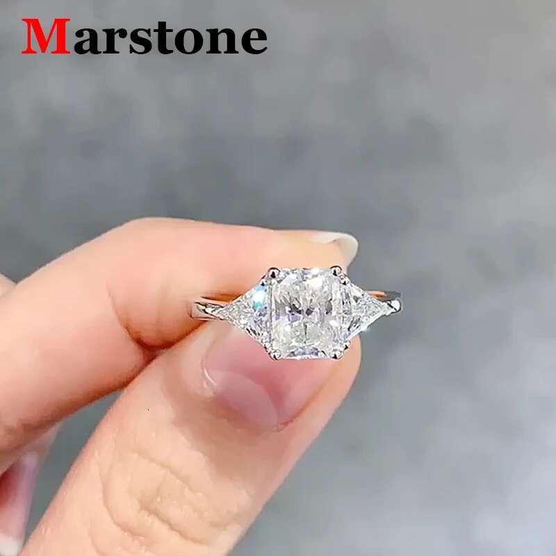 2ct Radiant D Color Moissanite Diamond Ladys Triangle Ring S925 Sliver 18K Gold Plated Wedding Rings Fine Jewelry for Women