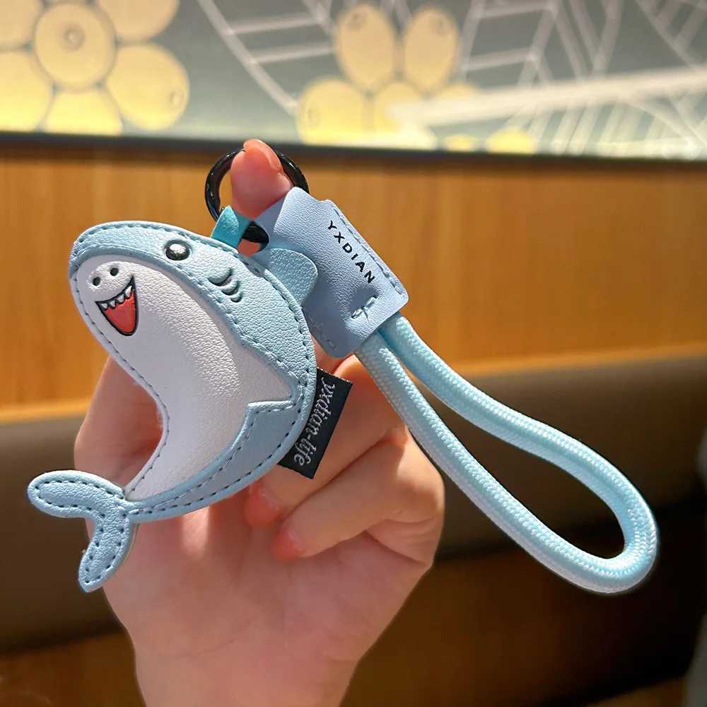 Leather ocean whale keychain couple packaging decoration student backpack pendant cartoon animal car keychain pendant W250411