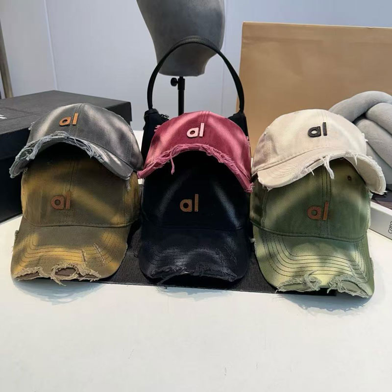 Designer Baseball Cap Retro Hole Breaking Casual Summer Neutral Adjustable Dome Embroidered Monogrammed Sun Hat R251011