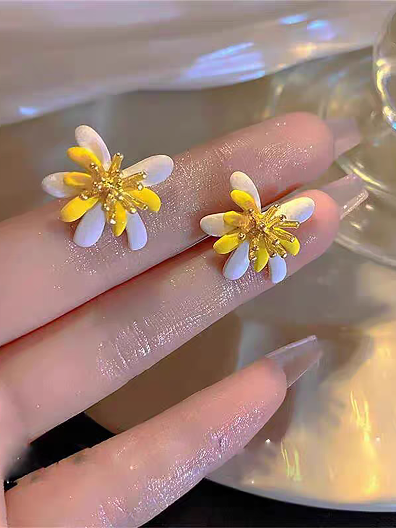 Ladies' earrings daisy earrings flower part yellow white contrasting color