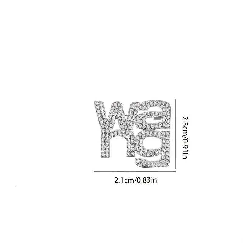 Luxury Fashion Letter Brooch for Women Elegant Scarf Pin Rhinestone Jewelry for Wedding Party Christmas Gift Brooches Y251111