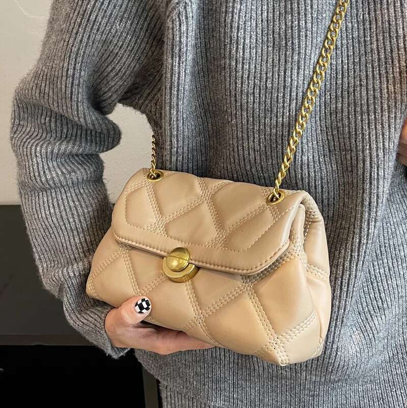2025 New Retro Fashion Designer Women's High Quality Texture Shoulder Ribbed Soft Leather Diagonal Chain Underarm Bag PU Material Car Bag5