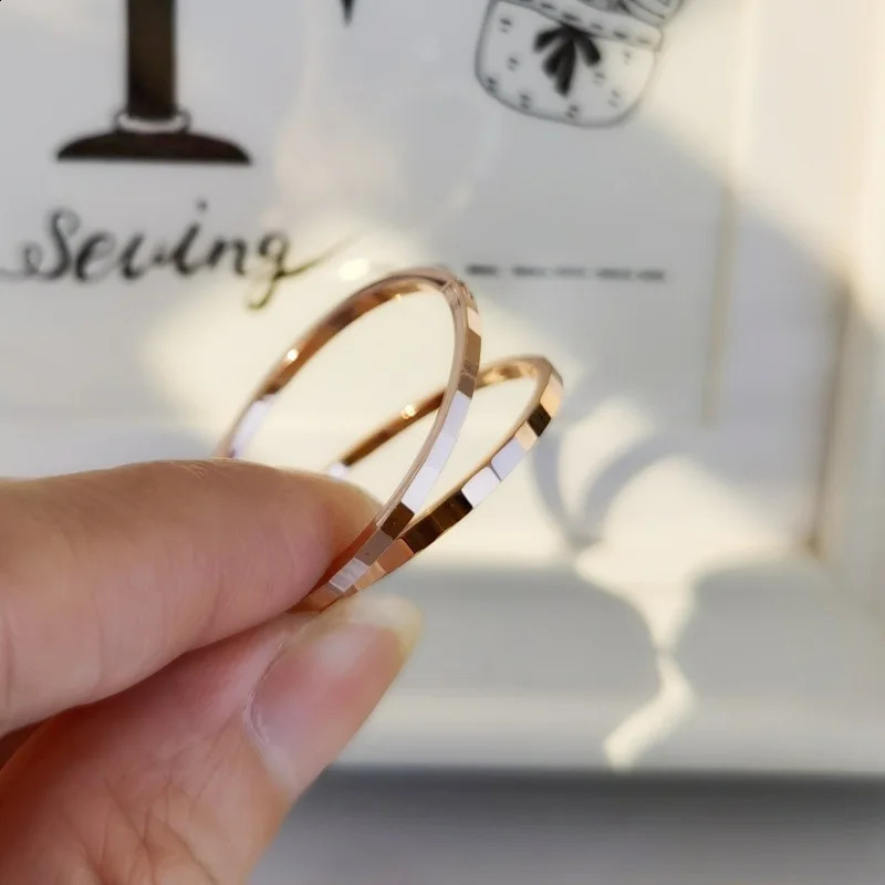 Fashionable and simple S925 sterling silver earrings with car pattern texture large ring earrings suitable for women. 250409