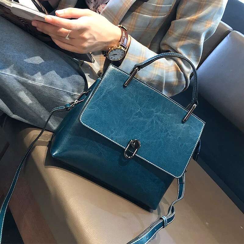 Women's Cowhide Leather Bags 2022 New Fashion One-Shoulder Handbags Ladies Classic Satchels Large Capacity Messenger Versatile