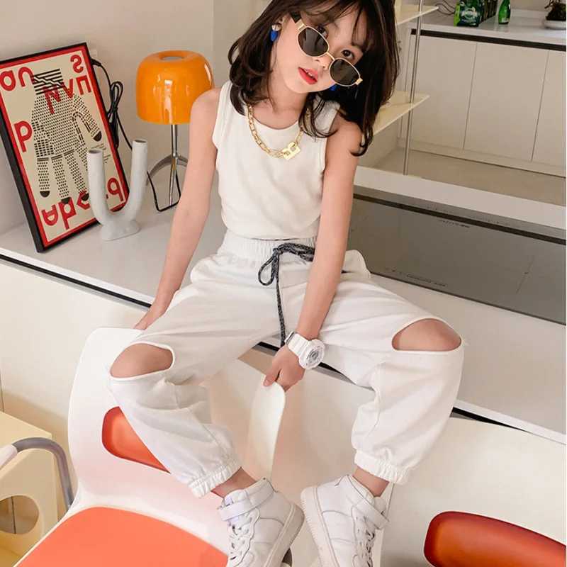 2022 Summer Childrens Clothing Set Personalized Fashion Short Sleeve Set Girls T-shirt+Hole length Sports Pants Baby Childrens SetXJ250410