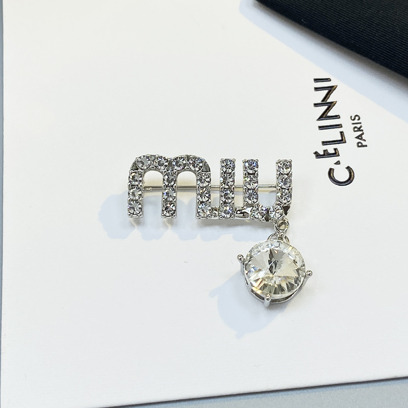 Womens Fashion Designer Brooch Pearl Pins Letter Diamond Brooches Gold Silver Copper 2025 Pin Christmas Gifts Party Marry Jewelry Love Accessories