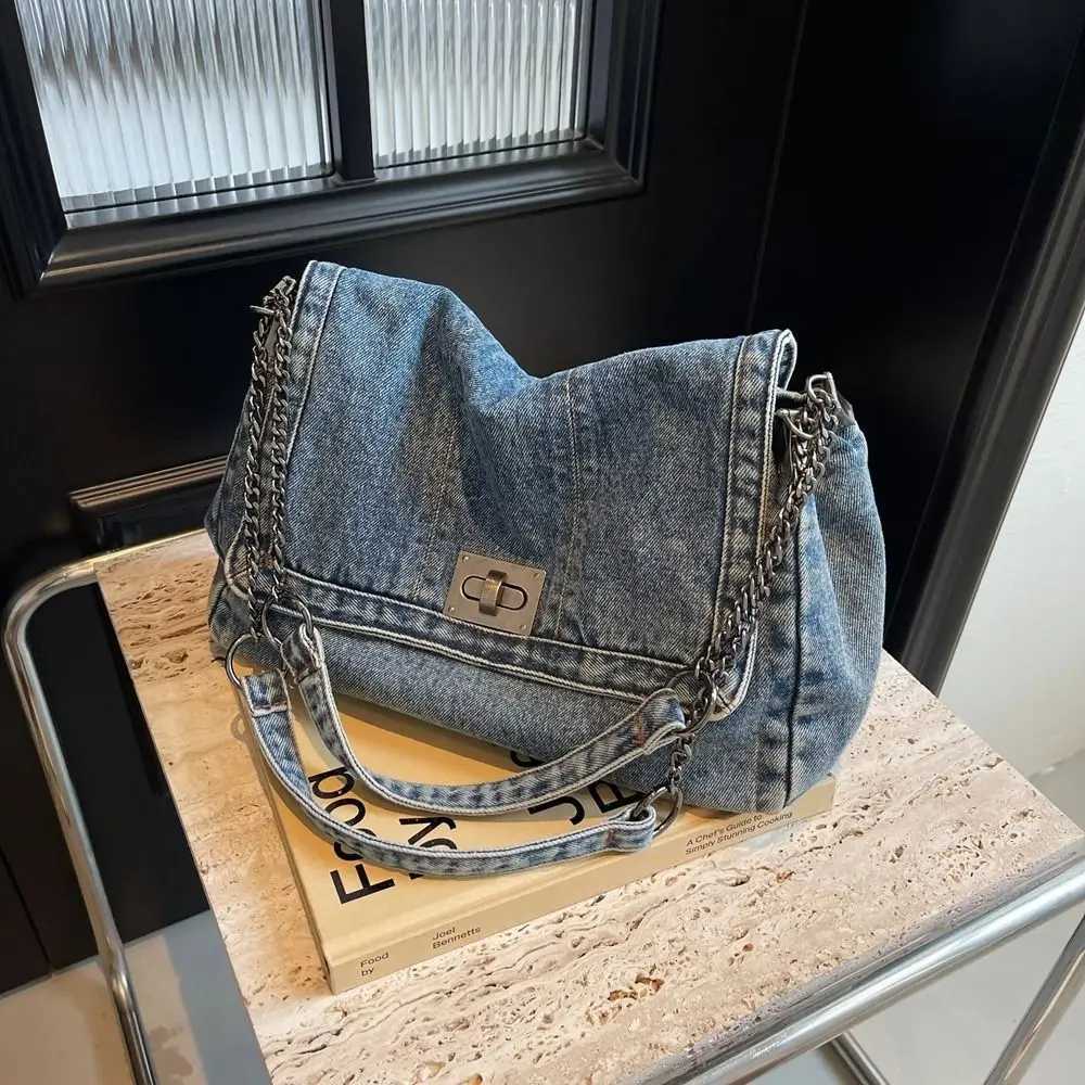 Shoulder Bag Denim Canvas Bag Metal Chain Street Style Vintage Handbag Shopping Bag Large Capacity Solid Crossbody Bag OutdoorT251110