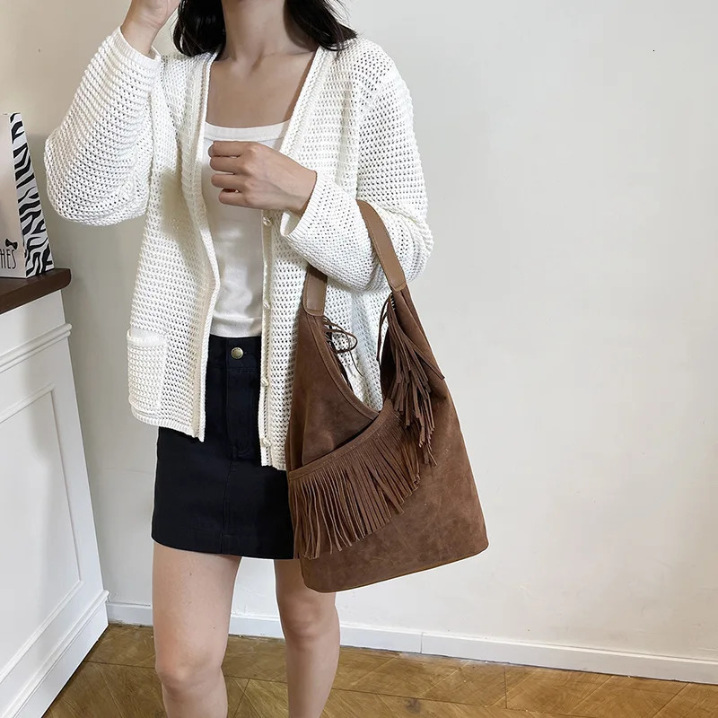 Womens Suede Tassel Bucket Bag Autumn Winter Retro Bohemian Shoulder Bags American Fashion Female Handbags 251110