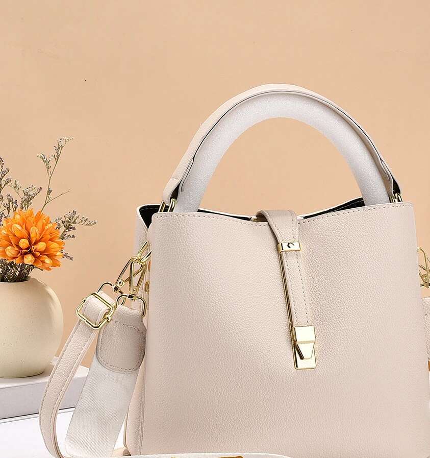 2025 New Fashion PU Chain Shoulder Strap Designer Women's Artificial Leather Large Capacity Handbag
