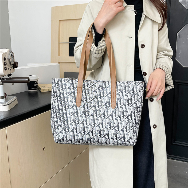 New style trendy retro large-capacity tote bag commuter shoulder bag for women underarm bag versatile and simple