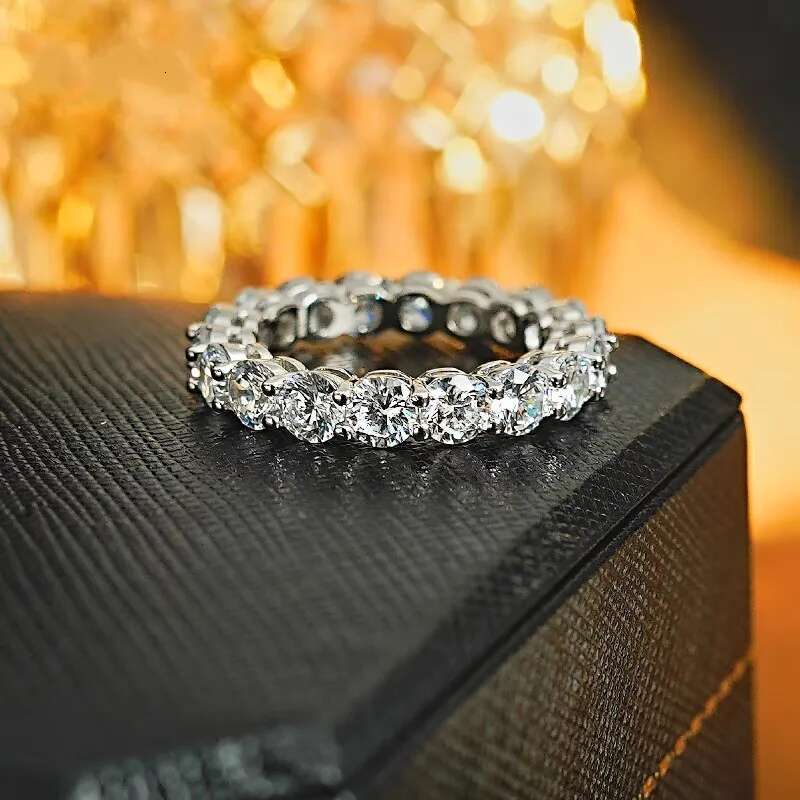 2025 Ins Top Sell Elegant Simple Fine Jewelry 4MM Round White Lab Moissanite Diamond 100% 925 Sterling Silver Women Wedding Ring