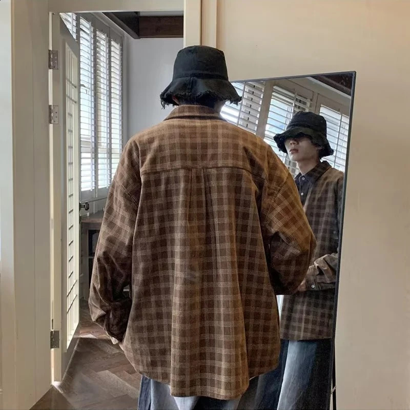 Autumn Plaid Corduroy Mens Shirt 2024 Y2K Street Clothing Workwear Retro Long Sleeve Product Loose Casual Top 250411e