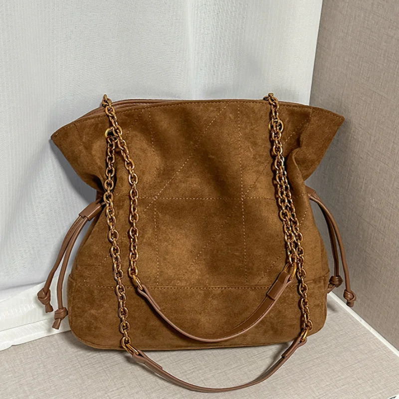 Diamond-shaped Underarm Bag Women Retro Fashion Versatile Drawstring Chain Bag Textured Hardware Shoulder Bag 251110