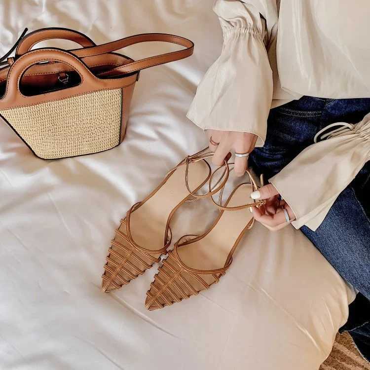 2025 Summer Hot Selling New French Womens Shoes Pointed Hollow High Heels Thick Fit Fi Simple Fi SandalsXJ250410