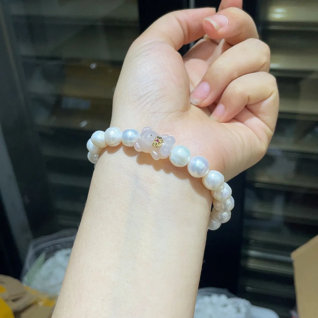 Natural freshwater pearl and salt source agate bear bracelet a simple niche exotic high-end bracelet 250407