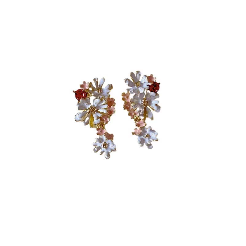 Elegant Colored Daisy Stud Earrings for Women Casual Yet Trendy Earring Design