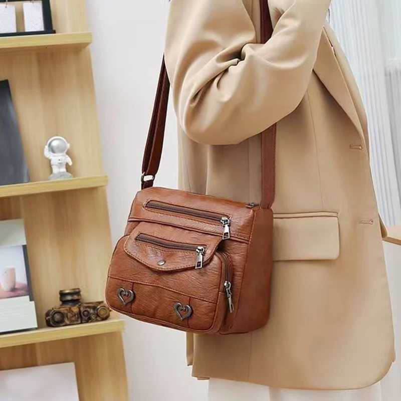 Ladys mom bag made of PU material with a shoulder strap that can be adjusted suitable for traveling and shoppingT251110
