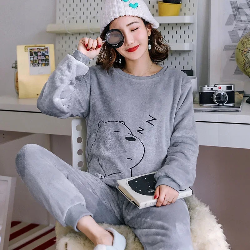 Thickened Warm Sleepwear for Winter Flannel O-Neck Girl Loungewear 2PCS Set Ladies Pajamas Long Sleeves Cartoon Bear Loungewear 251106
