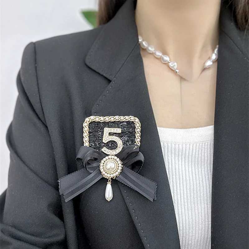 Luxury Women Big Crystals Pearl cc 5 Figure Corsage Brooches Y251111