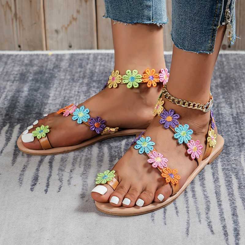 2022 Summer Womens Sandals Sweet Bohemian Pearl Decorative Sandals Leather Flat Shoes Plus Size Womens Beach Vacation Shoes ZapatosXJ250410