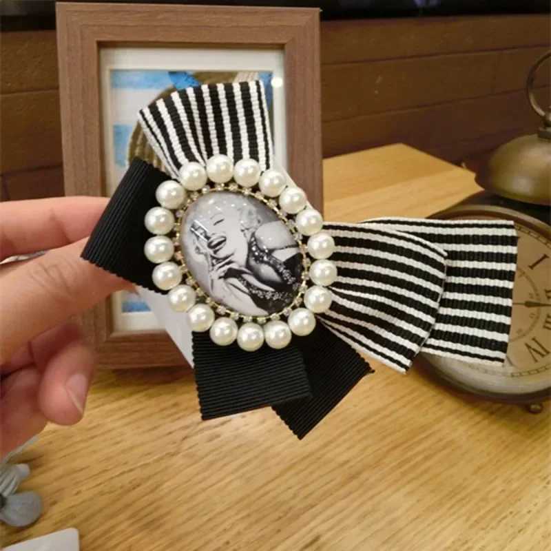 Luxury Korean Fashion Crystal Pearl Tassel Brooch Fabric Bowknot Badge Lapel Pins for Women Shawl Scarf Buckle Corsage Jewelry Y251111