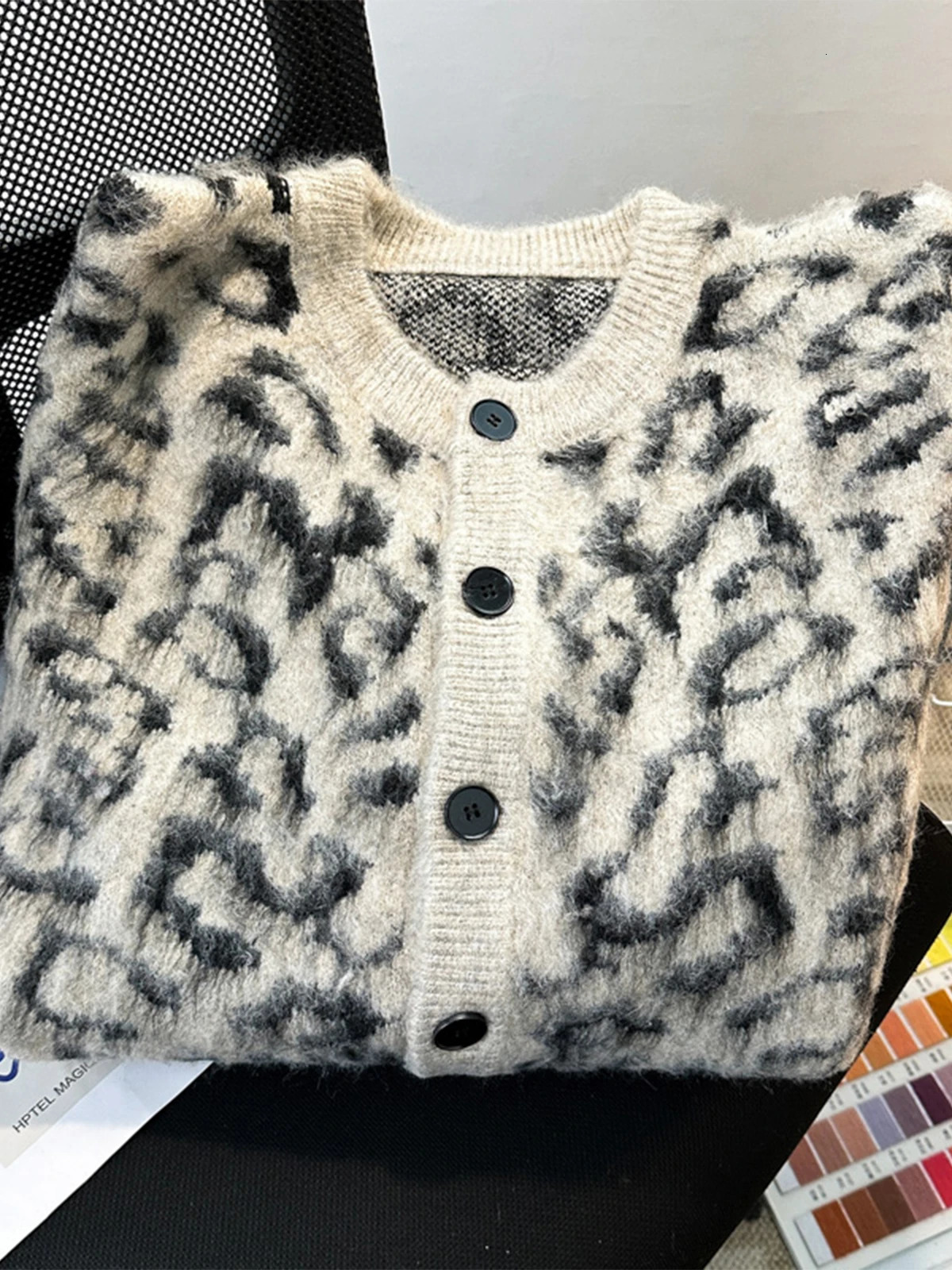 Winter Heavyweight Leopard Print Collarless Sweater Cardigan Men Unisex Oversized Cleanfit Trendy Button Knit Coat 251030