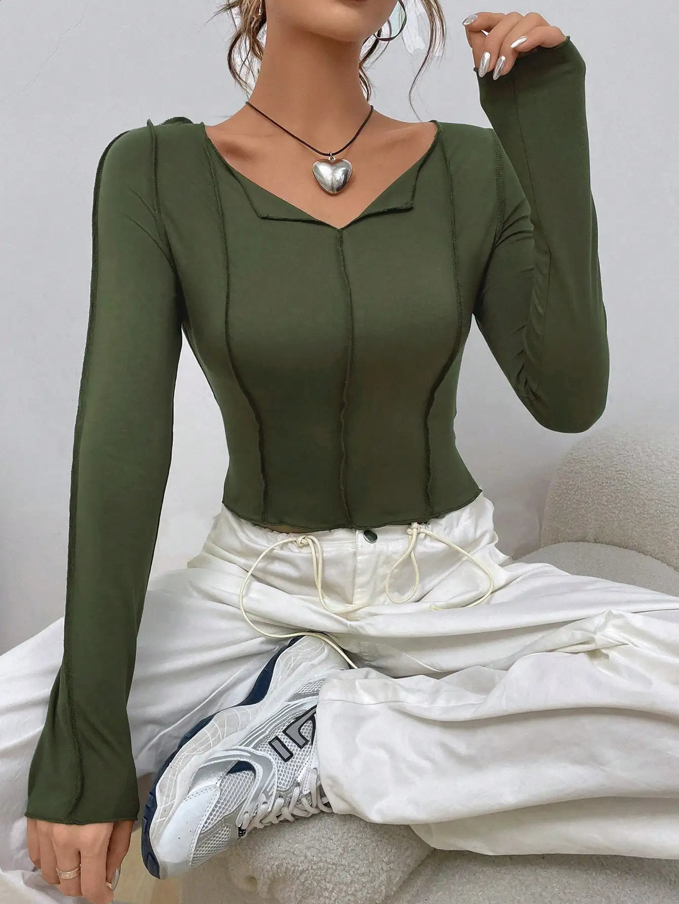 Spring and summer womens slim fit short n niche Vneck Tshirt long sleeved top 250411Z